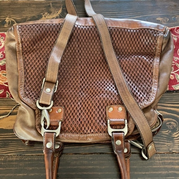 Vive la Difference Italian Brown Leather Crossbody Bag - Picture 3 of 8